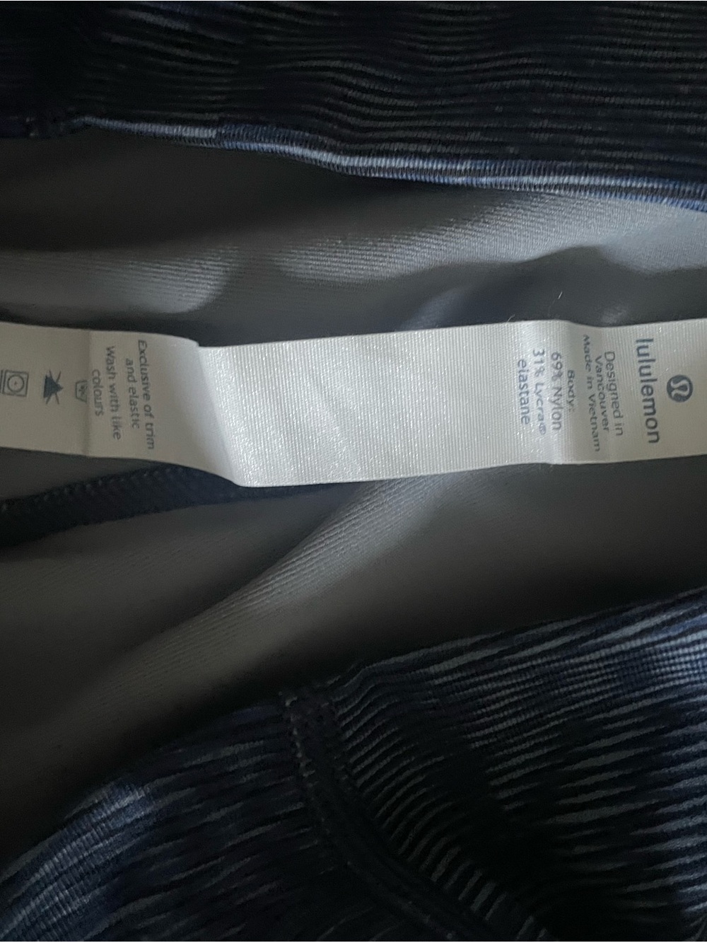 Lululemon Wunder Under Hi-Rise 1/2 Tight *Full-On Luxtreme 17"
Linear Flux Sz 8 - Picture 4 of 6